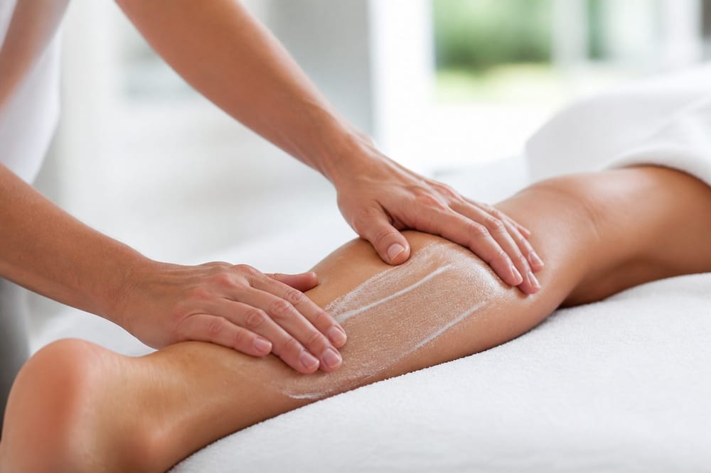 Jambe lourde massage : gestes de confort après une journée debout
