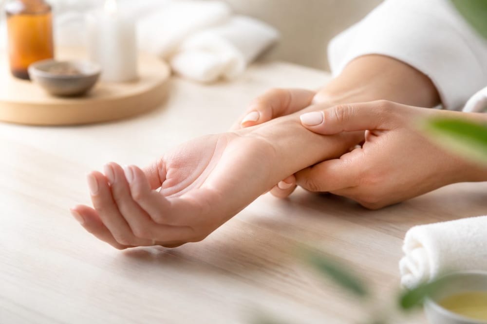 Massage du canal carpien : gestes doux, routine et limites