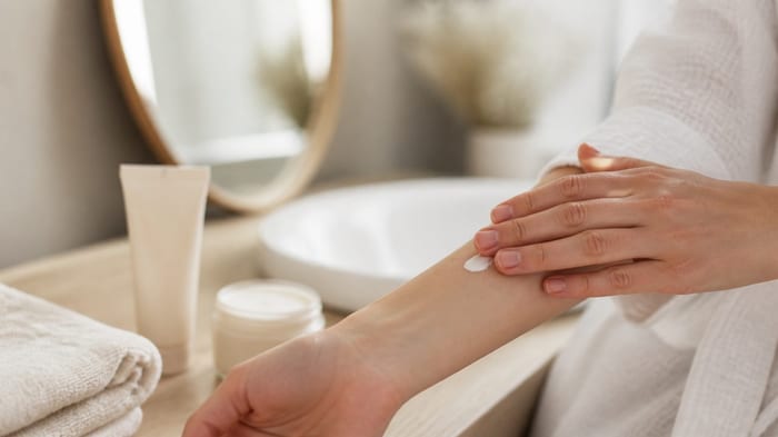 Peau sèche crème : choisir une texture utile sans surpayer